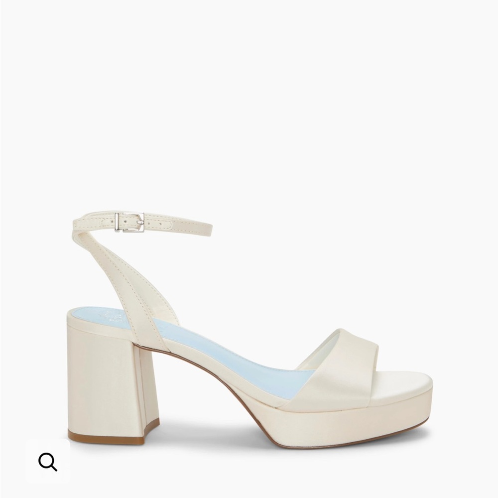 Brand new Vince Camuto PENDREYA PLATFORM SANDAL
 
Milk / 10
Qty: 1